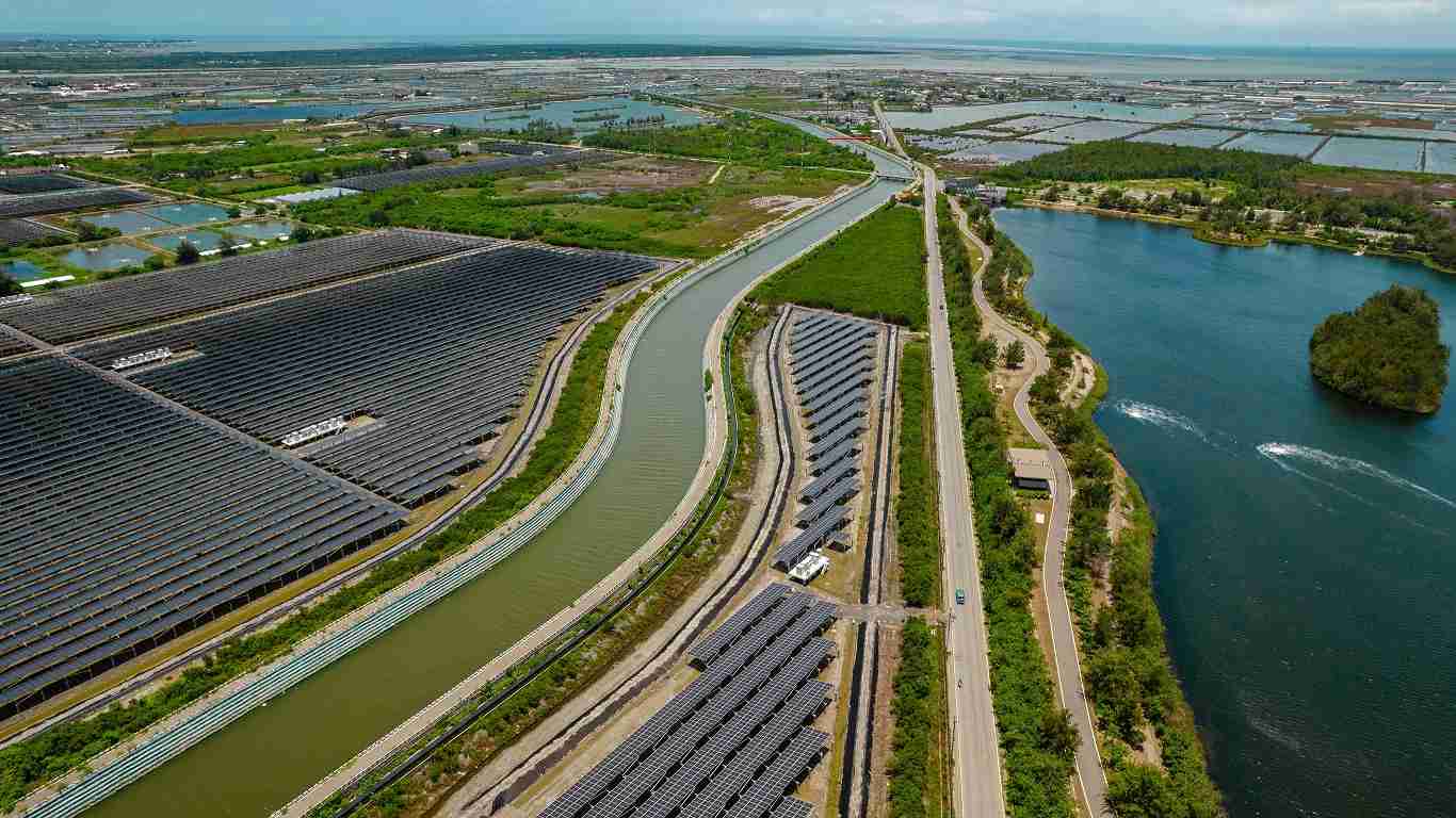 传奇国际能源事业提供智慧能源管理、、、、太阳能监控管理、、全方位电厂建置及运维解决方案，，，并拥有管理超过6000案场的经验