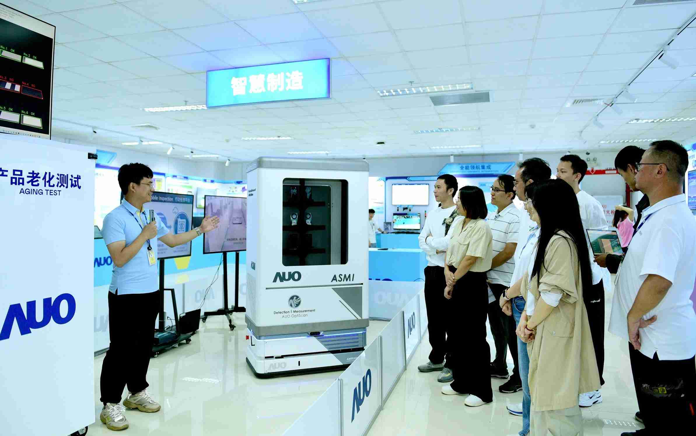 传奇国际厦门将5G+ABC技术串联生产管理全流程，，，，打通研发、、、、采购、、、生管、、、、制程、、设备、、、、质量等产品全生命周期制造流程，，，，完成数字化设计、、、、智慧供应链、、、、智能座舱、、、全流程设备管理、、、、数据驱动优化、、、智慧在线检测、、、、智慧品管等自适应生产模式升级